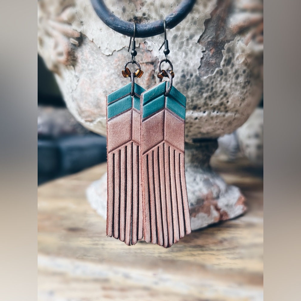 Earrings Fringy Leather Arrows - Picture 7 of 11